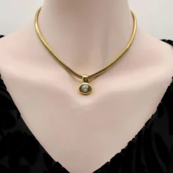 Pendentif en or jaune et diamant de 1 carat des années 1980