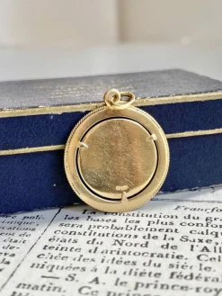 Pendentif en or jaune signe du Zodiac de la balance