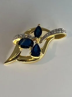 Pendentif en or, saphirs, diamants