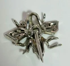 Pendentif et broche design Fly avec diamants