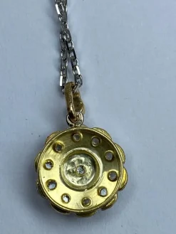 Pendentif fleur en diamants