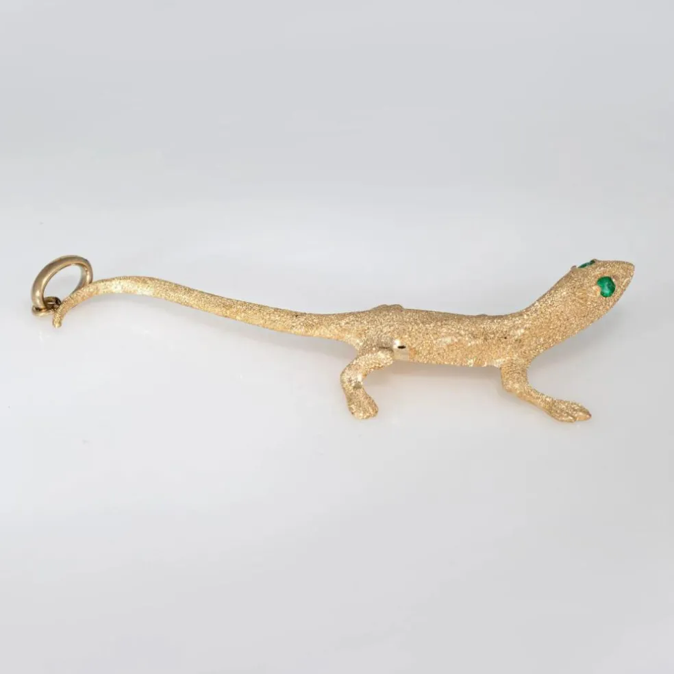 Pendentif Gecko en or jaune 14 carats avec breloque en forme de lézard et yeux émeraude