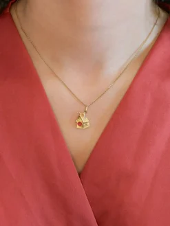 Pendentif maison vintage or jaune rubis