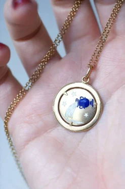 Pendentif médaille astrologique Verseau, or et émail