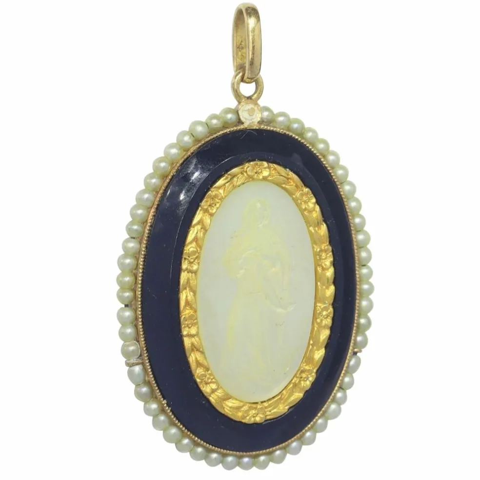 Pendentif Médaille Marie nacre onyx et perles de rocaille
