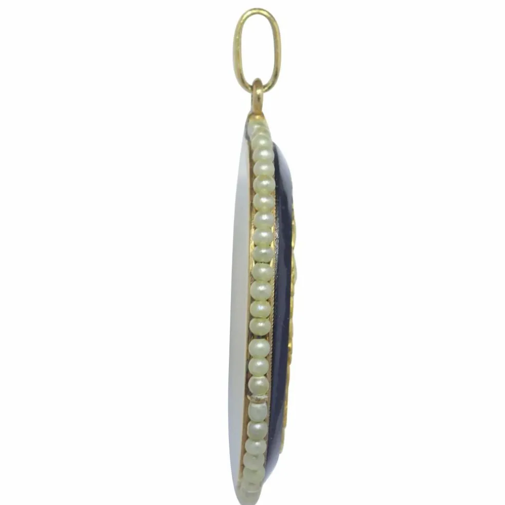 Pendentif Médaille Marie nacre onyx et perles de rocaille