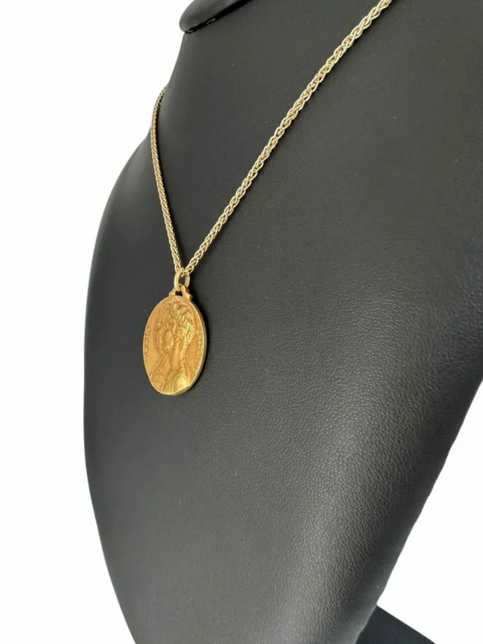 Pendentif Médaille or jaune de René Cliquet Grands-Ducs et Grandes-Duchesses de Luxembourg