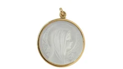 Pendentif Médaille Vierge En Or Jaune Et Nacre