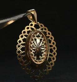 Pendentif Médaillon Antique en Or 18 Carats