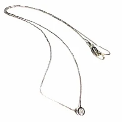 Pendentif moderne en or blanc avec diamants