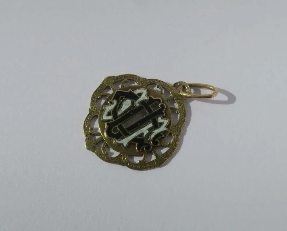 Pendentif monogramme ajouré émail or