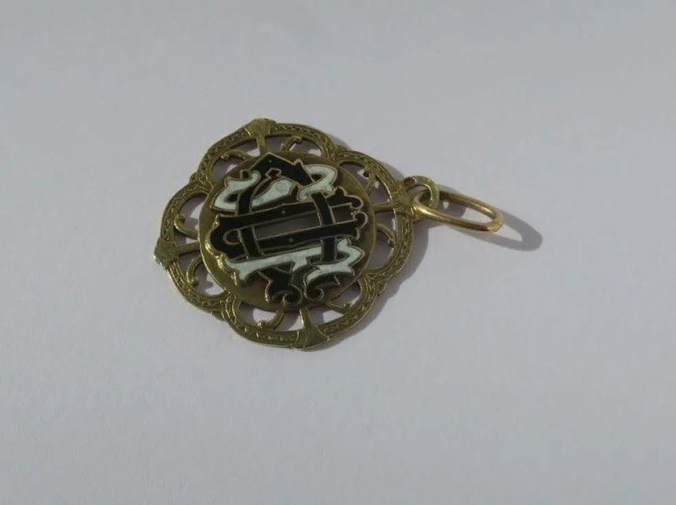 Pendentif monogramme ajouré émail or