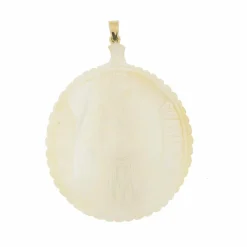 Pendentif nacre sculptée