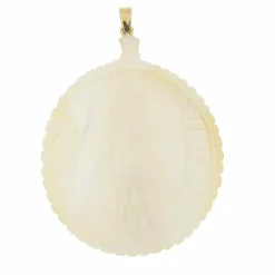 Pendentif nacre sculptée