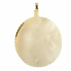Pendentif nacre sculptée