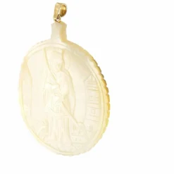 Pendentif nacre sculptée