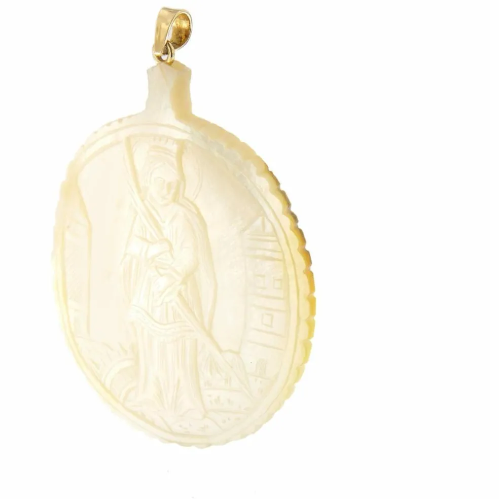 Pendentif nacre sculptée