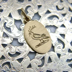 Pendentif Oiseau de la Paix gravé à la main en or 14 carats