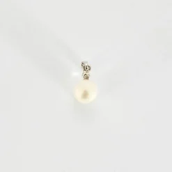 Pendentif or blanc diamant et perle