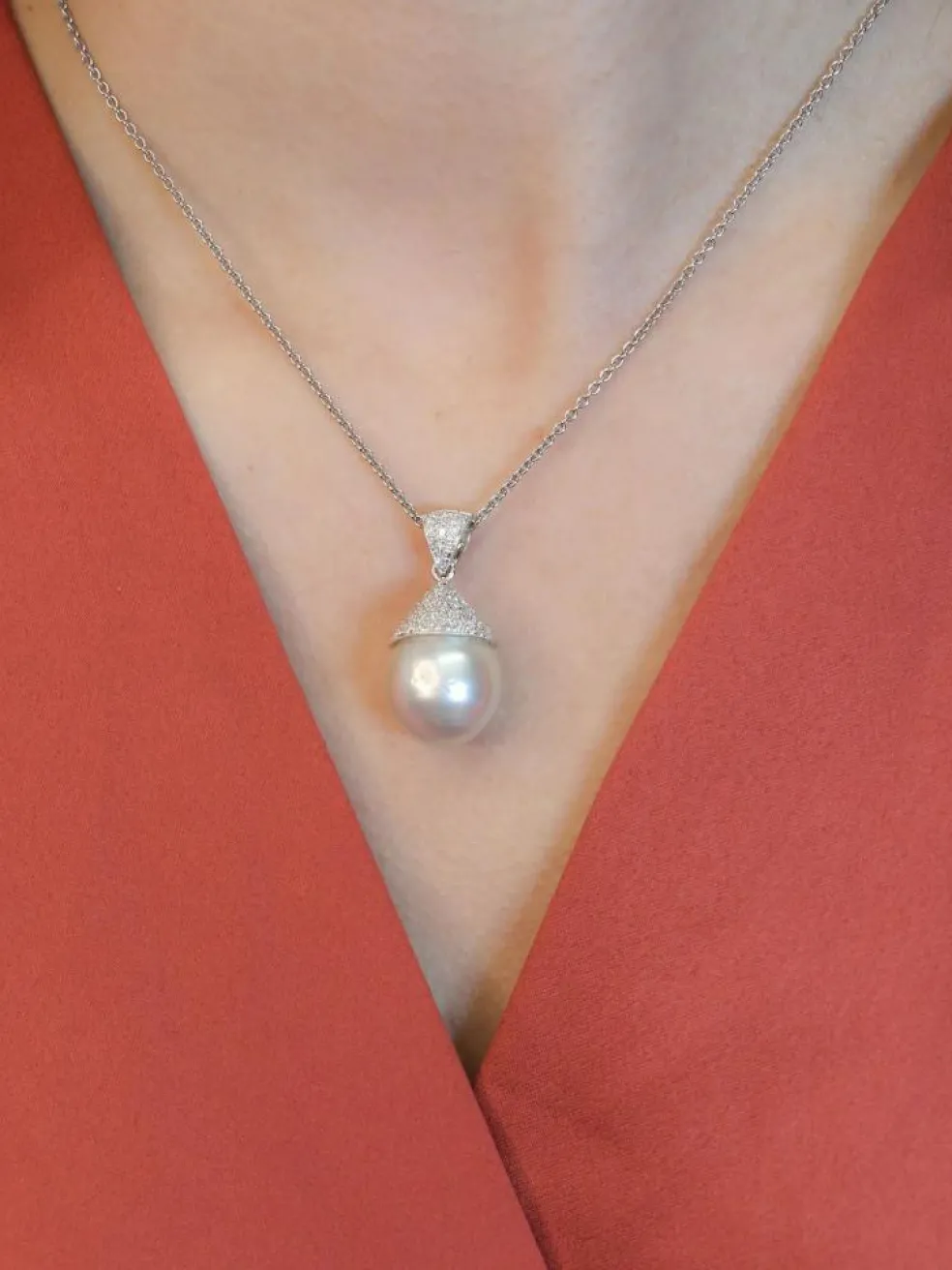 Pendentif or blanc diamants perle baroque
