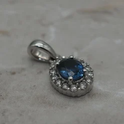 Pendentif or blanc saphir diamant
