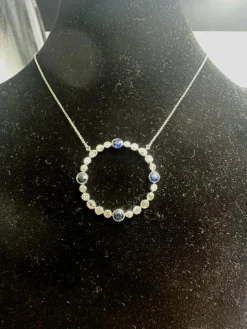 Pendentif Or blanc Saphirs Diamants