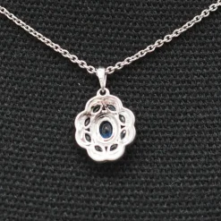 Pendentif or blanc saphirs diamants