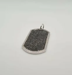 Pendentif or blanc serti de diamants noirs et blancs
