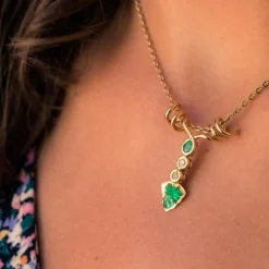 Pendentif or et émeraudes et diamants feuilles de vignes