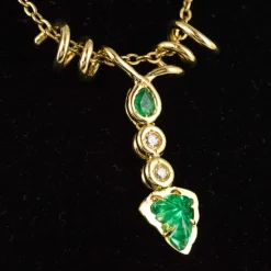 Pendentif or et émeraudes et diamants feuilles de vignes