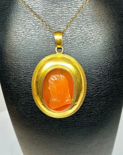 Pendentif Or jaune Camée en cornaline