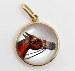 Pendentif or jaune, cristal d'Essex tête de cheval (circa 1900)