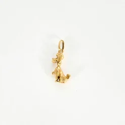 Pendentif or jaune figurant un chien