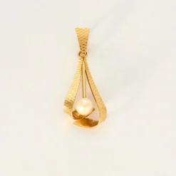 Pendentif or jaune perle Poing d'Or