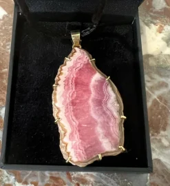 Pendentif or jaune tranche rhodochrosite