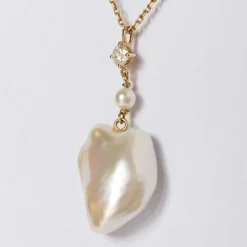 Pendentif Perle baroque, perles et diamant