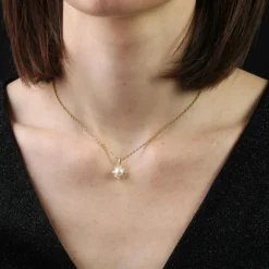 Pendentif perle japonaise et son entourage de diamants brillant