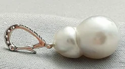 Pendentif perle mers du Sud, bélière or blanc et diamants