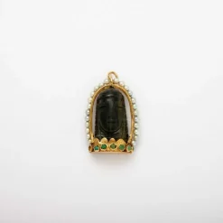 Pendentif perles, émeraudes