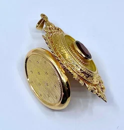 Pendentif porte souvenir ouvrant en or et grenat