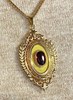 Pendentif porte souvenir ouvrant en or et grenat