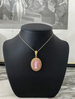 Pendentif porte-photo en or jaune serti d'un camée en Agate