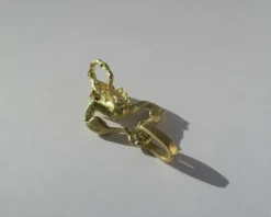 Pendentif Scorpion or sculpté zodiaque