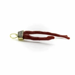 Pendentif Signature en or avec branche de corail et diamants
