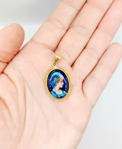 Pendentif style Art Nouveau or jaune, plaque émaillée jeune fille, vintage