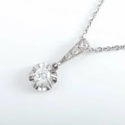 PENDENTIF SUR CHAINE DIAMANT TAILLE MODERNE