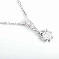 PENDENTIF SUR CHAINE DIAMANT TAILLE MODERNE