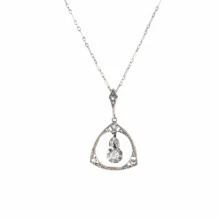 Pendentif sur chaîne Art Nouveau