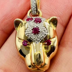 Pendentif tête de panthère, Or jaune 18 carat, serti de Rubis et de diamants