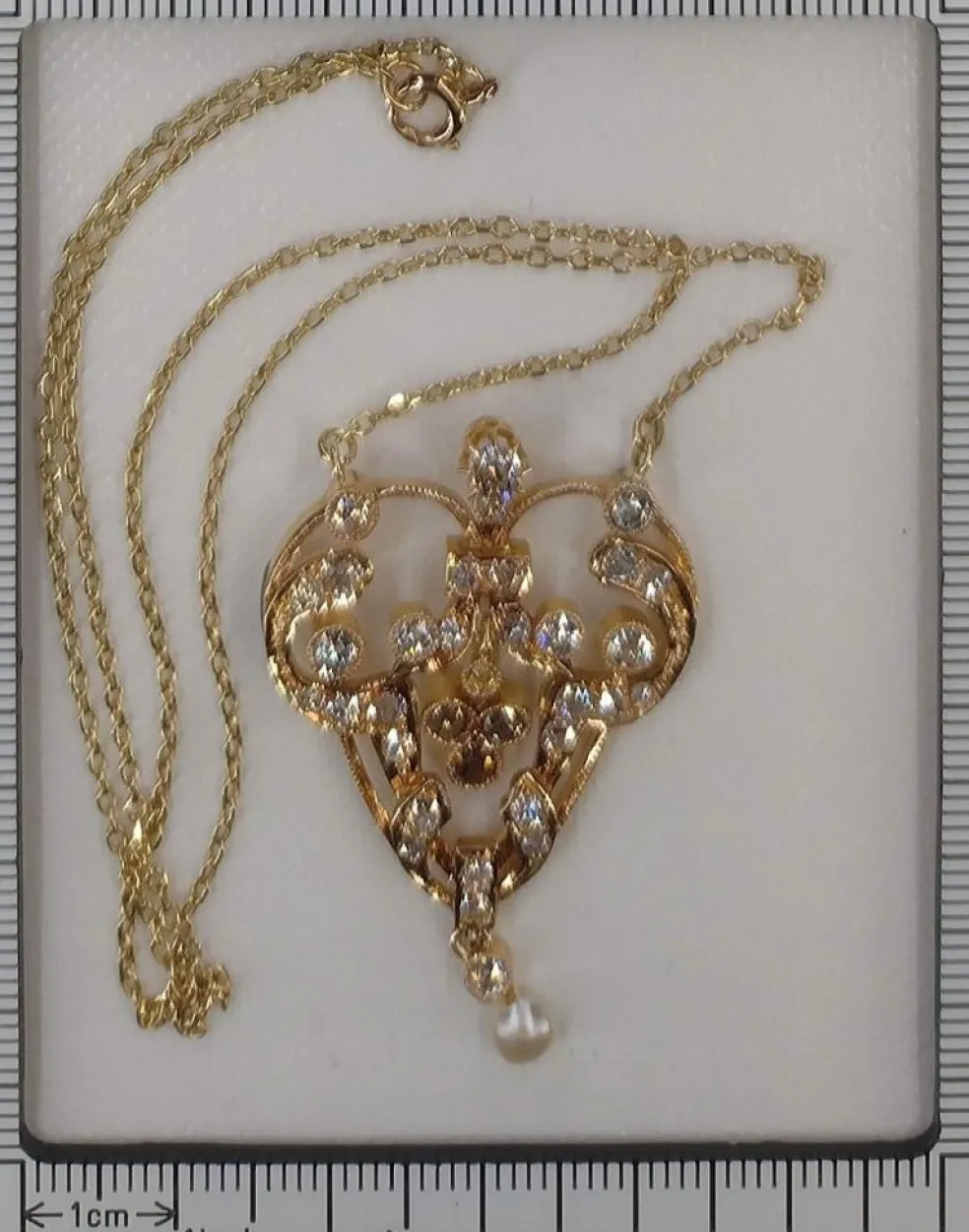 Pendentif victorien avec diamants fantaisie rares